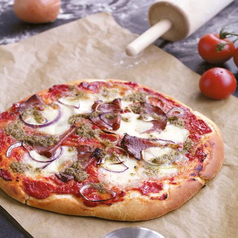 recipe image PIZZA MED SALAMI OG PESTO