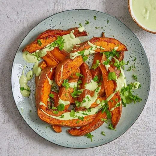 recipe image STEGTE SØDE KARTOFLER MED AVOCADO-DRESSING