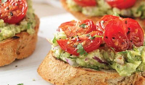 recipe image Bruschetta mit gerösteten Tomaten & Avocado