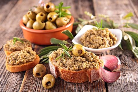 recipe image Würzige Tapenade aus grünen Oliven