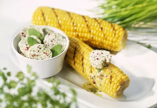 recipe image Gegrillte Maiskolben mit Chili-Becel