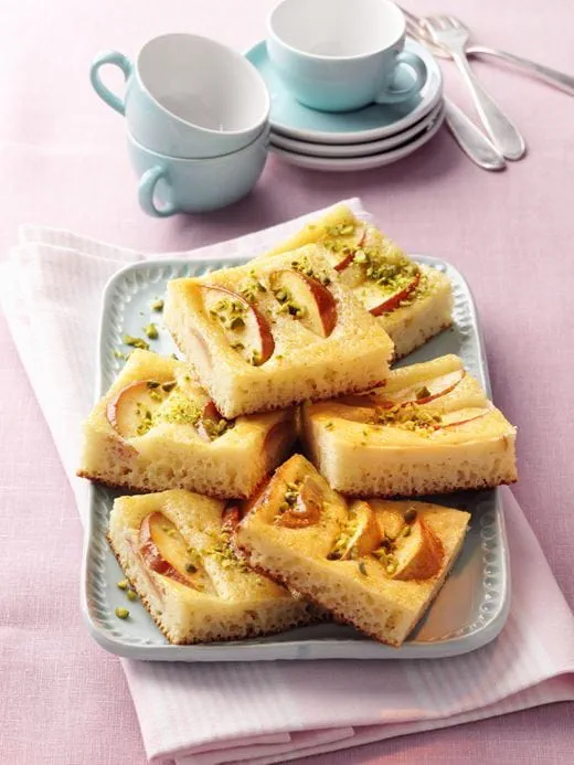 recipe image Joghurt-Grießkuchen mit Äpfeln