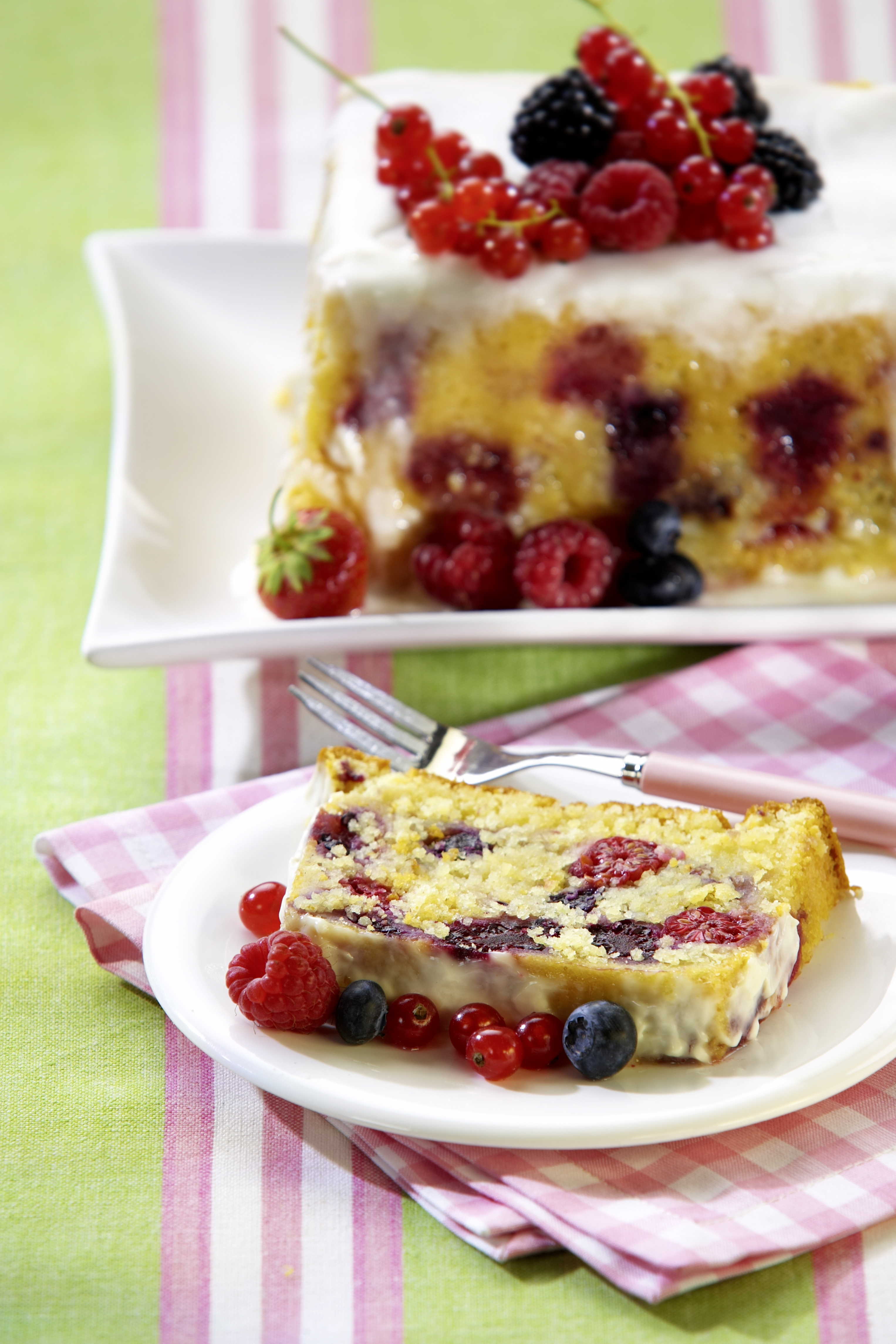 recipe image Waldbeeren-Joghurt-Kuchen
