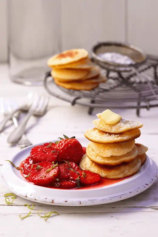recipe image Quark-Taler mit marinierten Erdbeeren
