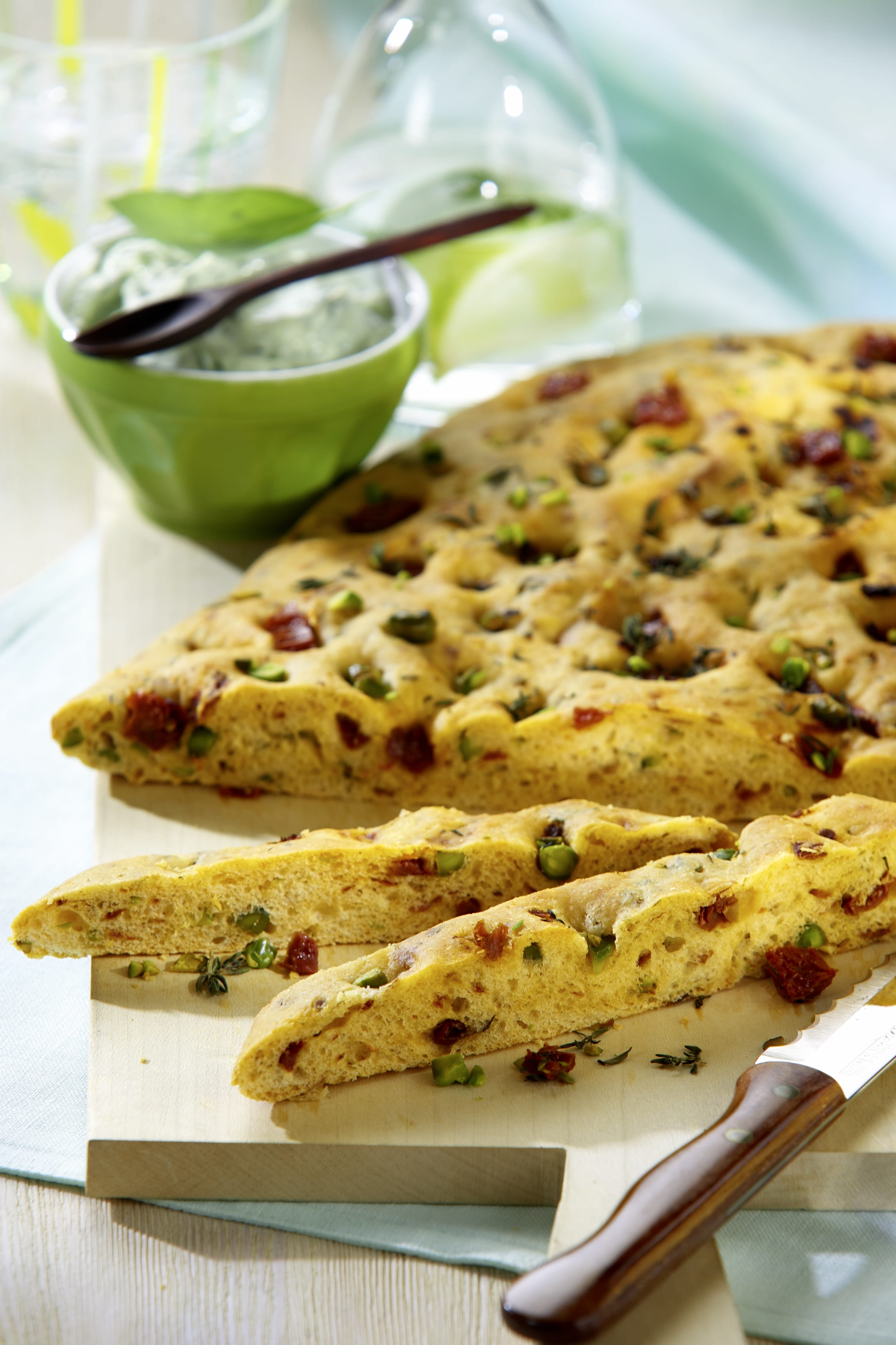 Focaccia mit Basilikum-Creme | Becel