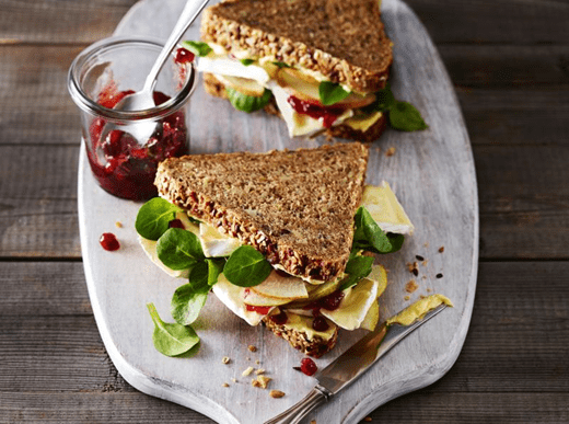 recipe image toastie-mit-camembert--birnenpreiselbeeren