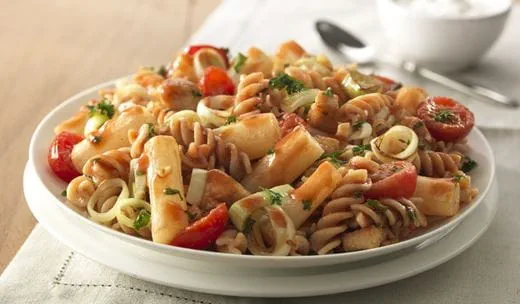 recipe image Salsifis sautées aux poireaux, tomates cerises, épices italiennes et poulet