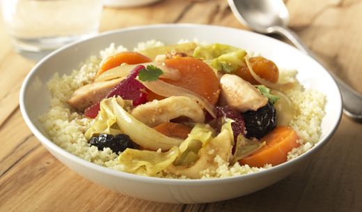 recipe image Couscous aux légumes mijotés, fruits secs, poulet et coriandre