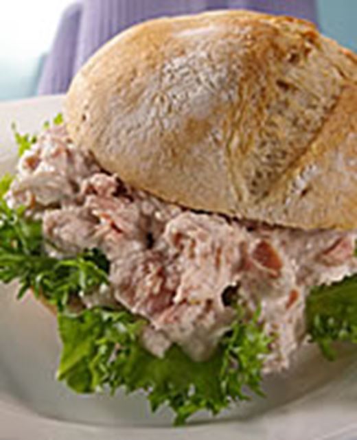 recipe image Un sandwich à la salade de thon faites maison