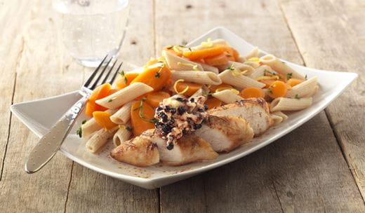 recipe image Filet de poulet grillé avec garniture à la cannelle et aux baies de sureau