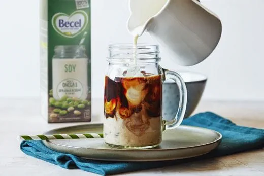  Café glacé à la cardamome et à la datte