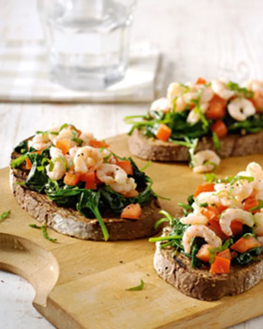 recipe image Bruschetta aux épinards sautés, tomate et crevettes