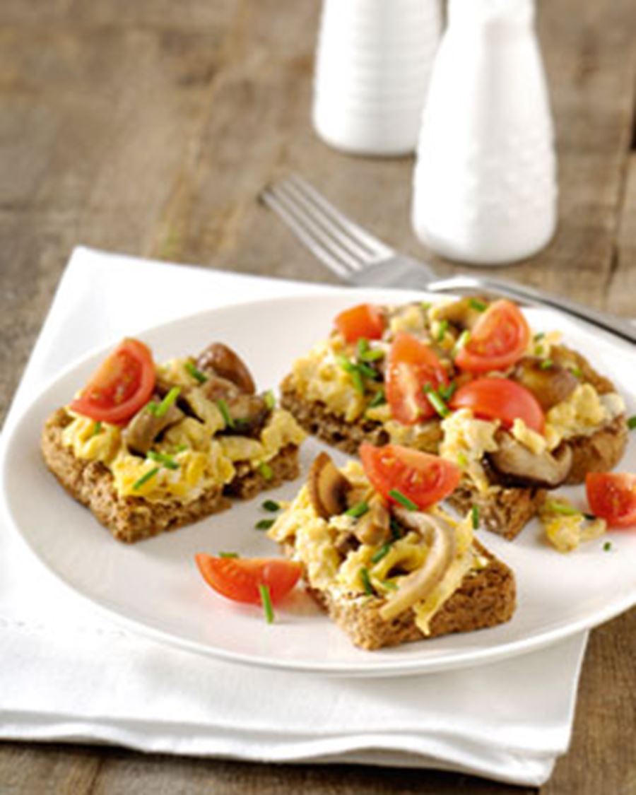 recipe image Toast met roerei en paddenstoelen
