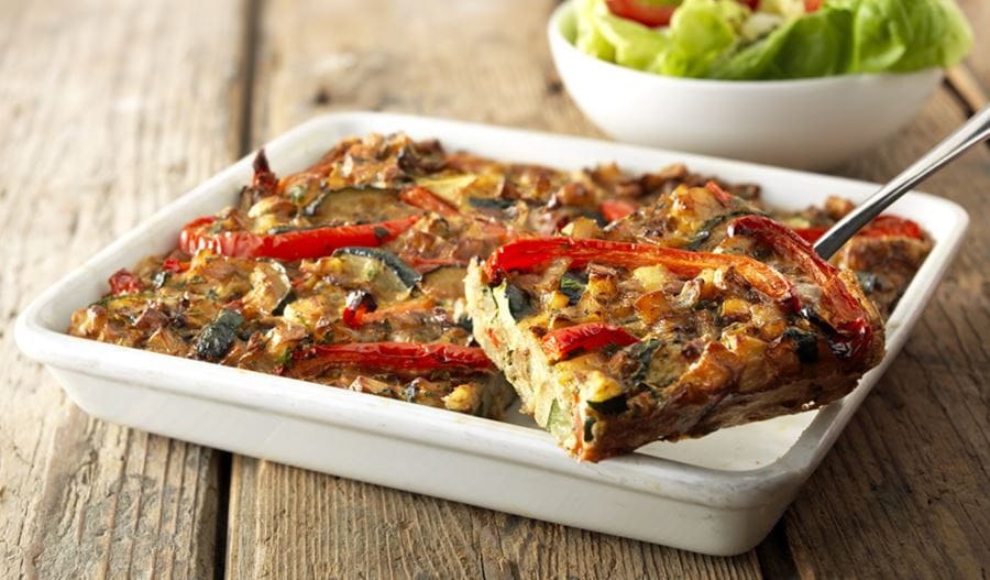 recipe image Courgette frittata met gebakken aardappelblokjes en salade