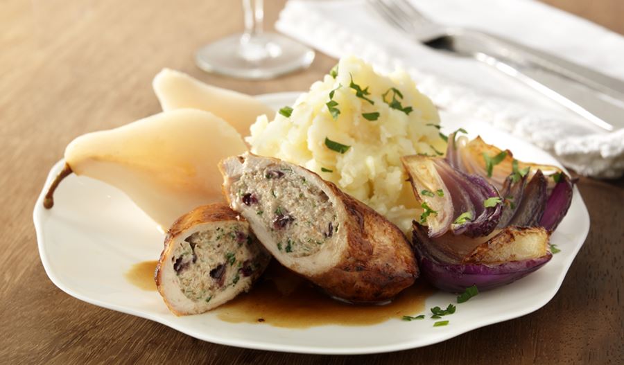 recipe image Gevulde parelhoenfilet met aardappelpuree, ui en stoofpeer