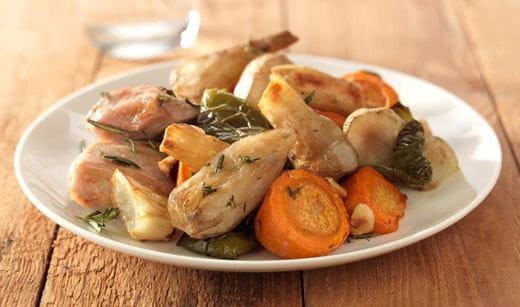 recipe image Aardperen met winterwortel, paprika en hamlapjes uit de oven