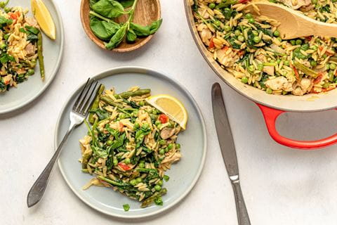 recipe image Orzo uit de braadpan met kip, tomaat en asperge
