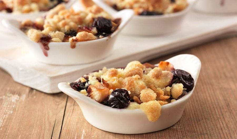 recipe image Blauwe bessen honingcrumble