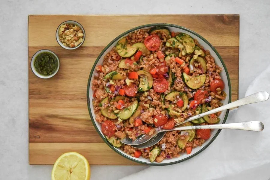 recipe image Tomaten-bulgursalade met gemarineerde groenten uit de oven