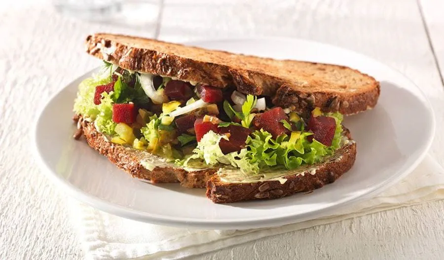 recipe image Geroosterde sandwich met rode biet en augurk