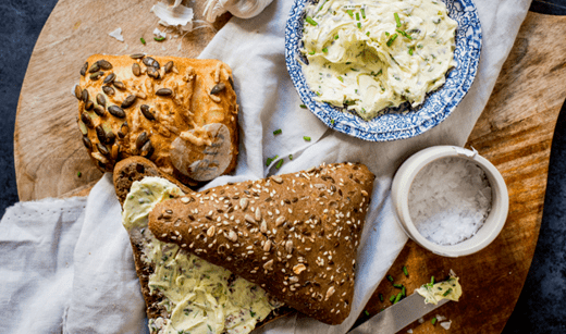 recipe image Plantaardige kruidenspread voor bij de borrel