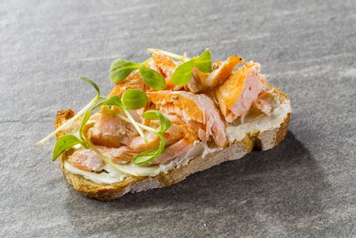recipe image Geroosterd brood met gegrilde zalm