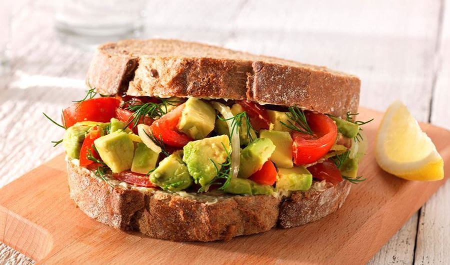 recipe image Avocado sandwich met cherrytomaatjes, ui en citroen