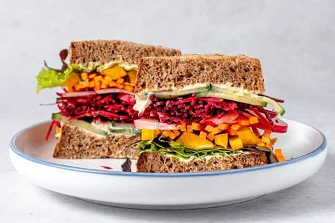 recipe image Volkoren regenboog sandwich met hummus