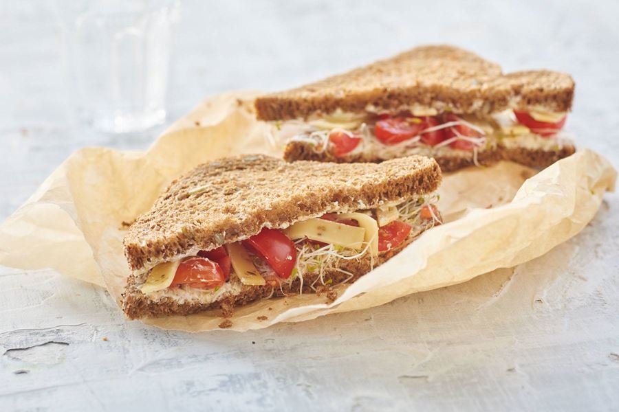 recipe image Tomaat, komijnekaas & alfalfa sandwich