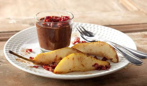 recipe image Chocolademousse met gebakken peer en cranberry