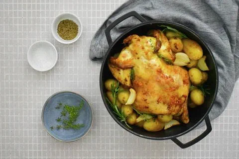 recipe image Gebraden kip uit de oven met citroen en knoflookboter