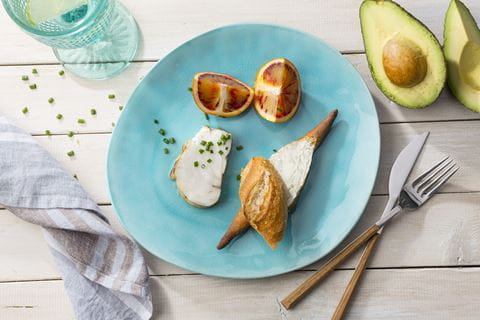 recipe image Minibaguette met kipfilet en bloedsinaasappel