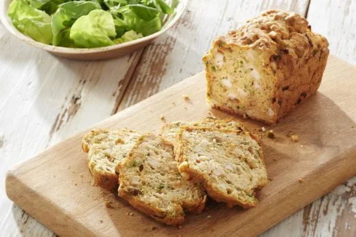 recipe image Hartige cake met geitenkaas en gekarameliseerde ui