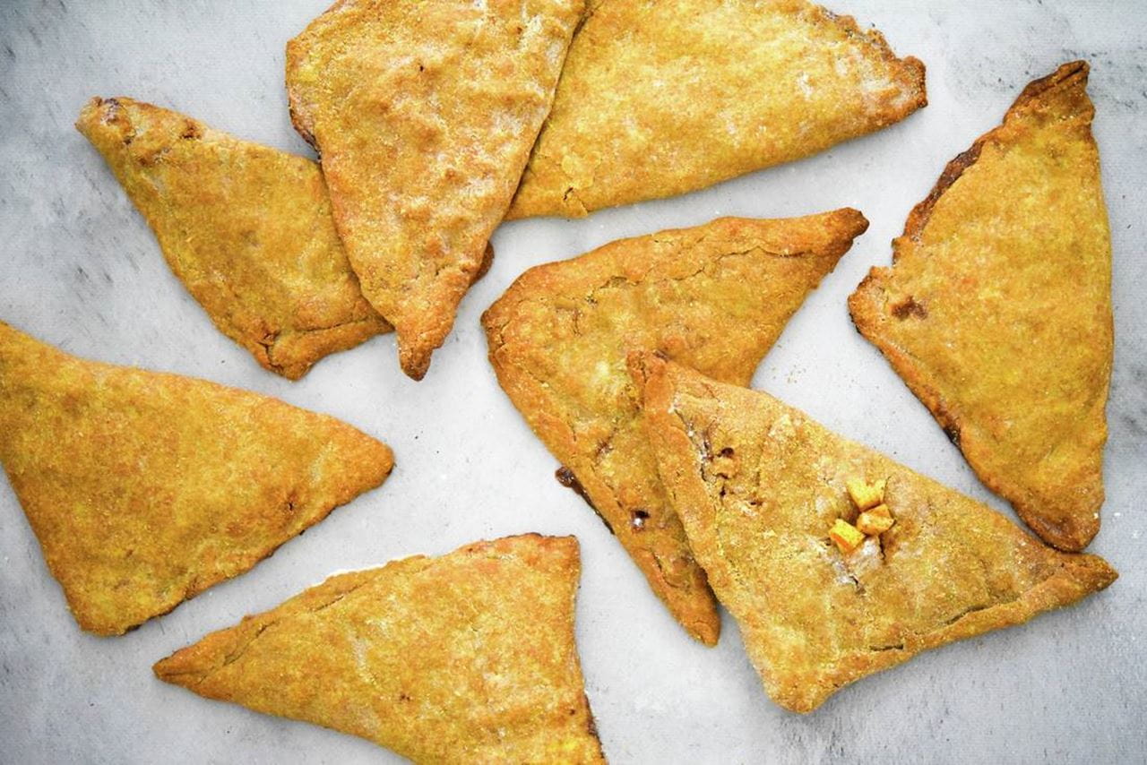 recipe image Volkoren appel-peerflappen met kardemom en oranjebloesem