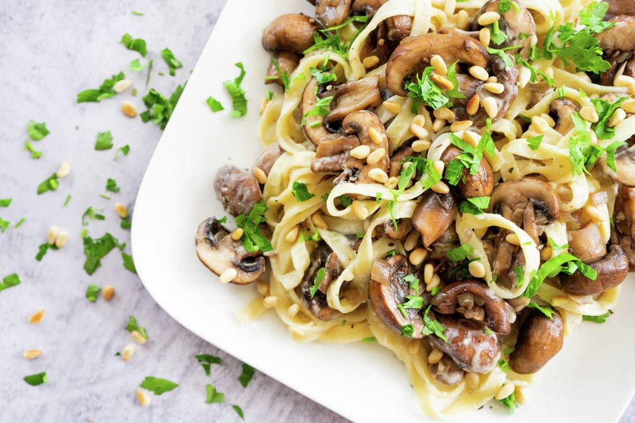 recipe image Romige pasta met paddenstoelen en vegan bechamelsaus