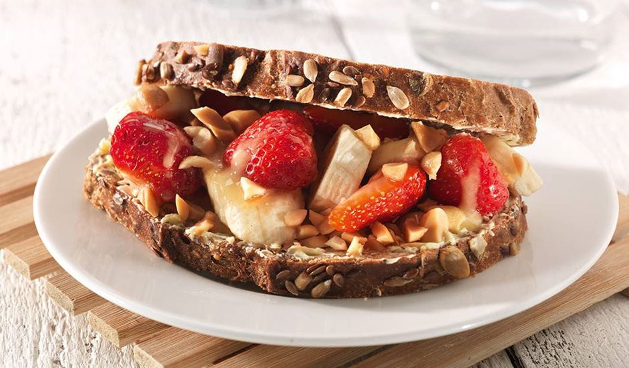 recipe image Aardbeien sandwich met banaan en pinda's