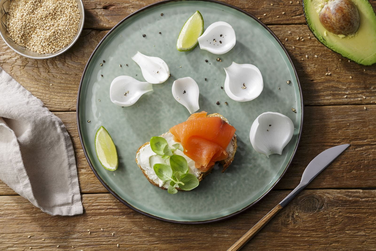 recipe image Geroosterd brood met gerookte zalm