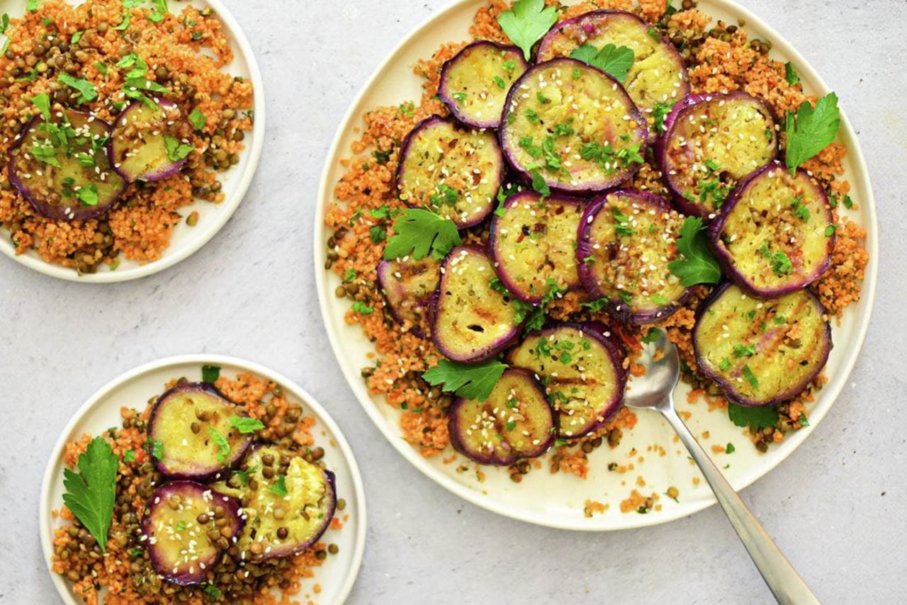 recipe image Volkoren tomatencouscoussalade met gegrilde aubergine in marinade