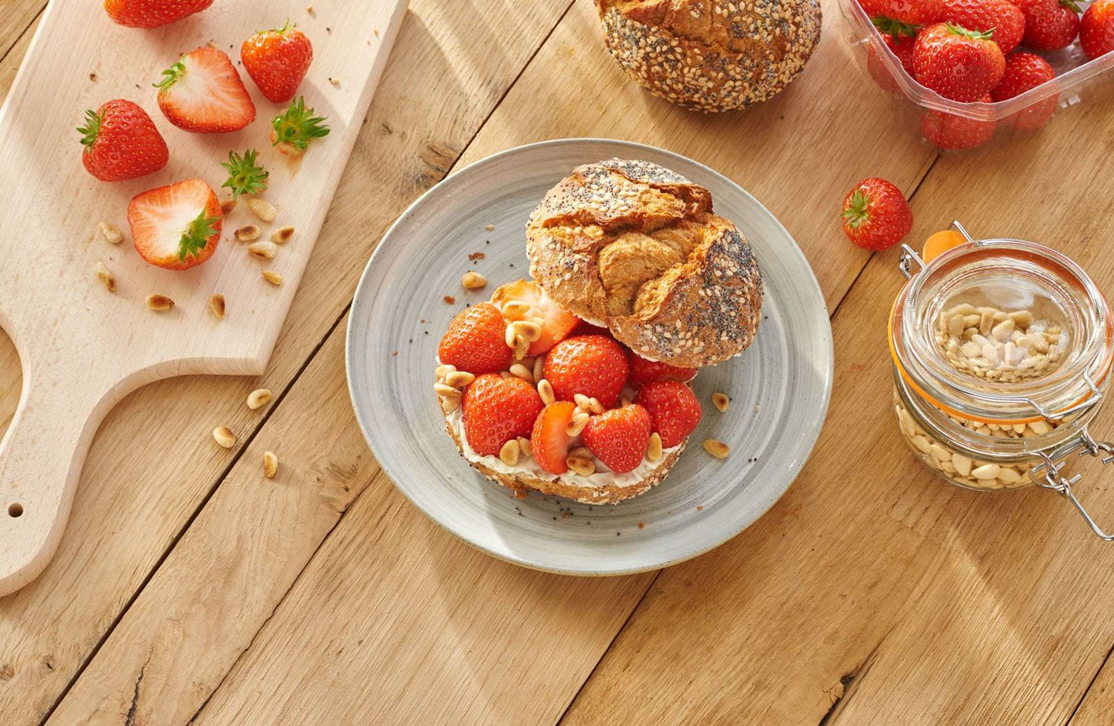 recipe image Aardbeien & pijnboompitjes broodjes