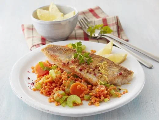 recipe image Snoekbaarsfilet op een bedje van linzen met groenten