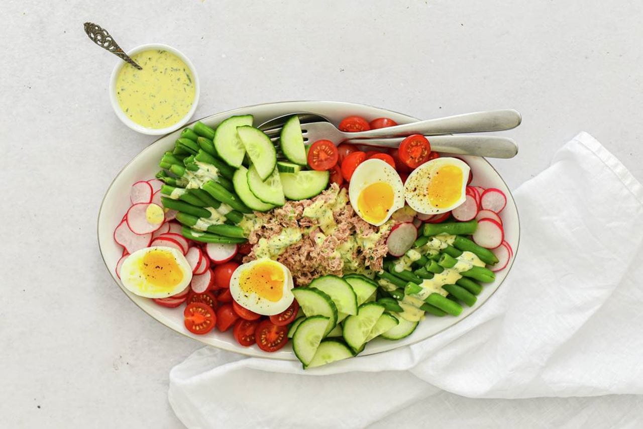 recipe image Regenboogsalade met tonijn en dragonmayonaise