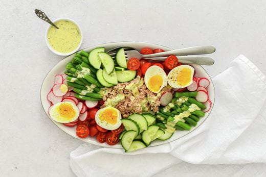 recipe image Regenboogsalade met tonijn en dragonmayonaise