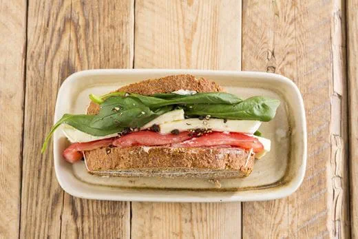 recipe image Sandwich met brie en basilicum