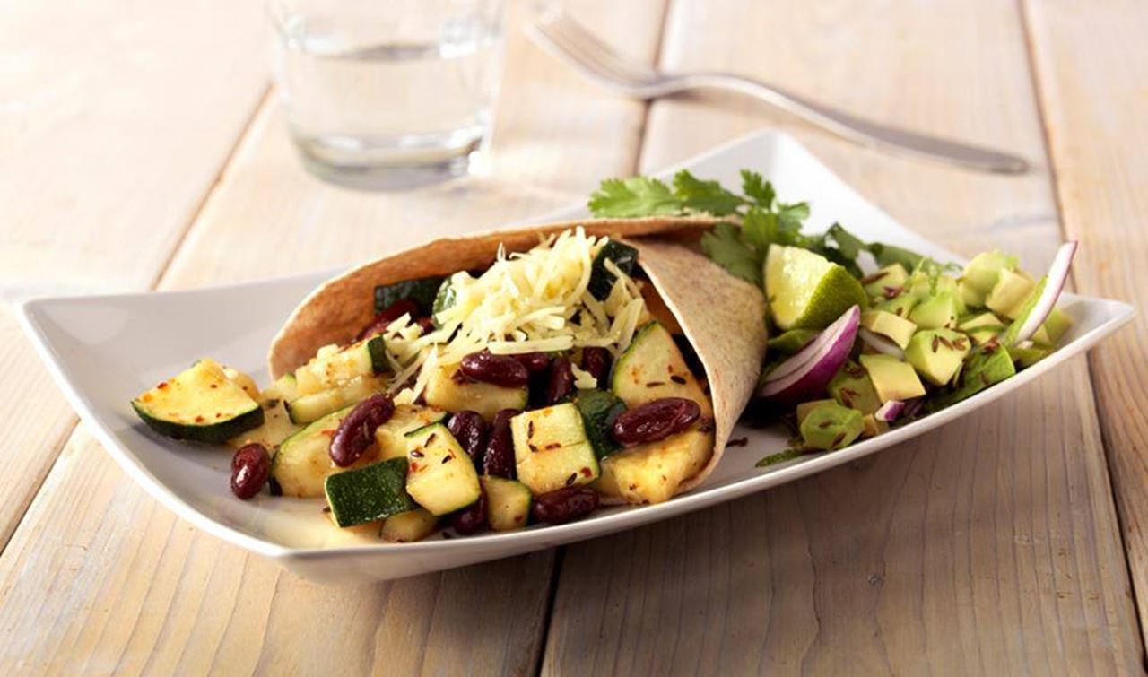 recipe image vegetarische courgettewraps met kidneybonen en avocadosalsa