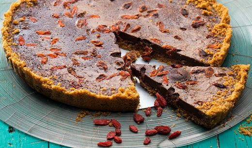 recipe image Tarte Cremosa de Chocolate com Bagas Goji