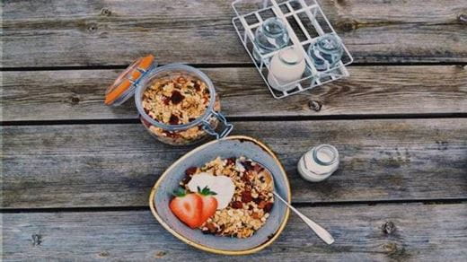 recipe image Bademli Yaban Mersinli Granola