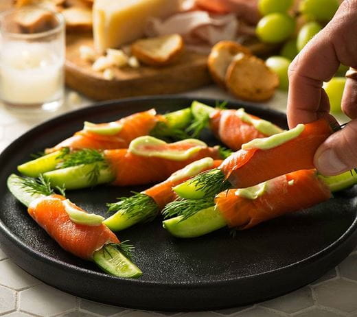 recipe image Wasabi Soslu Salatalıklı Somon Ruloları