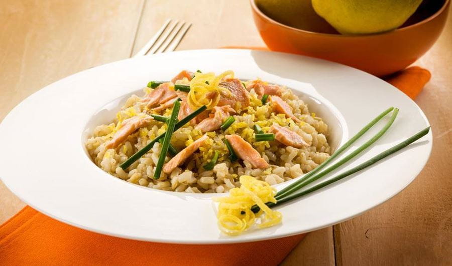 recipe image Limon ve Yeşillikler Üzerinde Somon Risotto