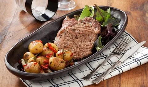 recipe image Biberiyeli Patates Eşliğinde Izgara Antrikot