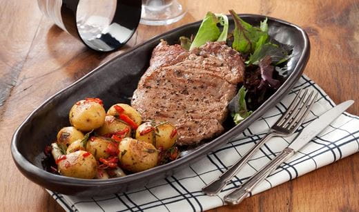 recipe image Biberiyeli Patates Eşliğinde Izgara Antrikot